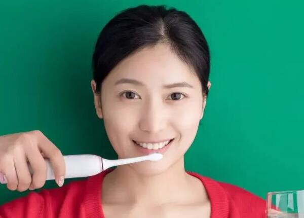 刷牙三連問：刷牙要刷多久，為何刷牙總出血，要刷舌苔嗎？