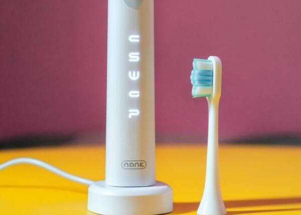 手提式電動(dòng)牙刷怎么充電？電動(dòng)牙刷充電方法大揭秘！