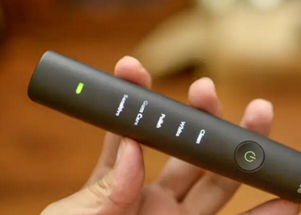 初次使用電動(dòng)牙刷怎么充電？初用電動(dòng)牙刷充電方法介紹