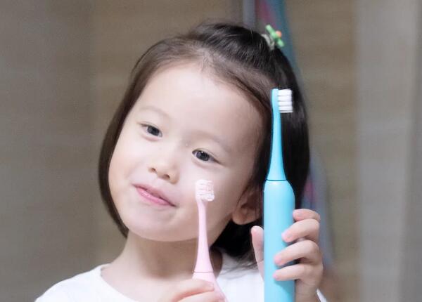 小孩怎么用電動牙刷刷牙正確？小孩正確用電動牙刷的技巧
