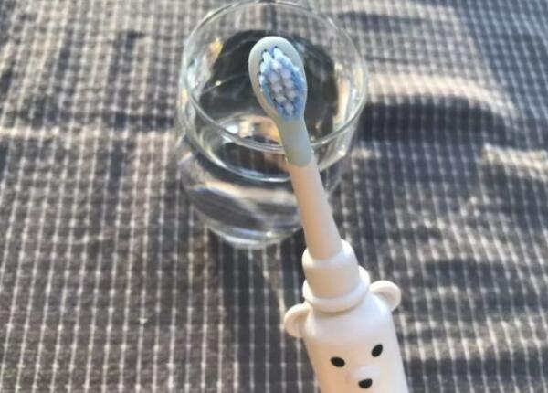 兒童如何正確用電動牙刷刷牙？牙刷刷牙指南分享